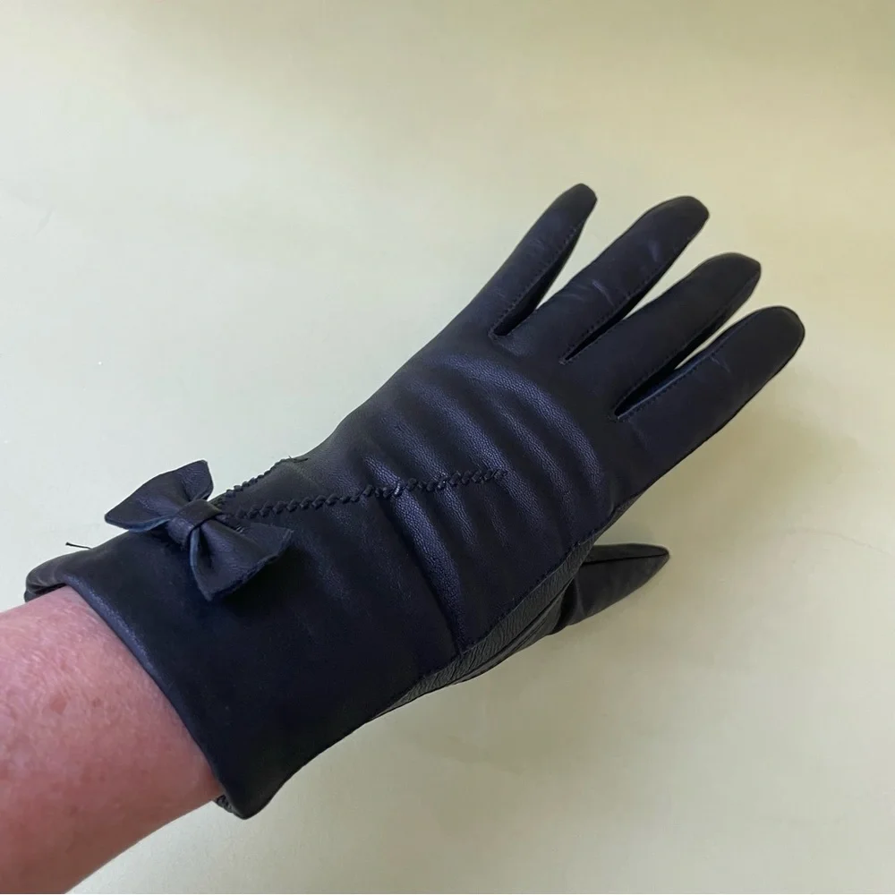 New vintage black leather gloves with bows